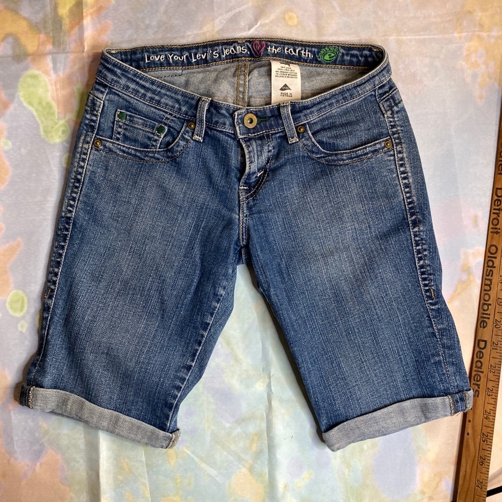 Levis Shorts Rare Earth Day Edition. Green Stitching Levis Eco